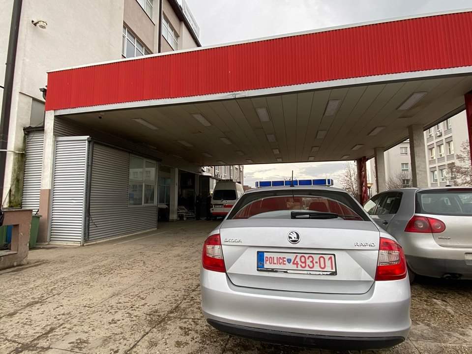 Pas disa ditësh trajtim në QKUK, vdes burri që u godit nga një veturë në Gjakovë