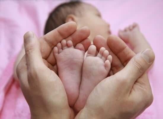 Në Shqipëri u lind ‘beba më e madhe’, mbi gjashtë kilogramë